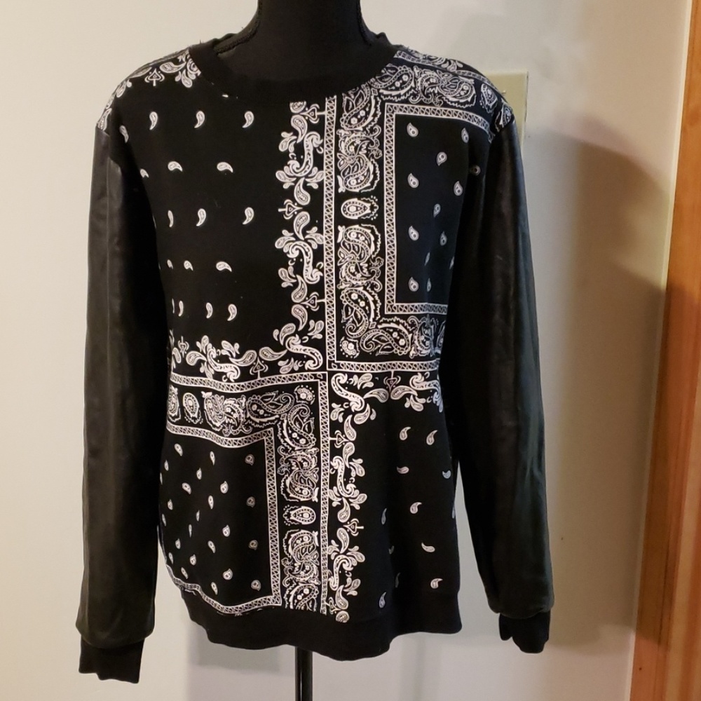 HEYBIG ladies large sweater with pleather sleeves